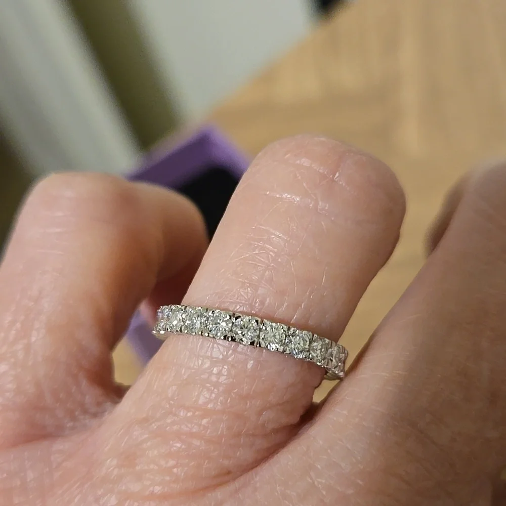 N/A genuine moissanite